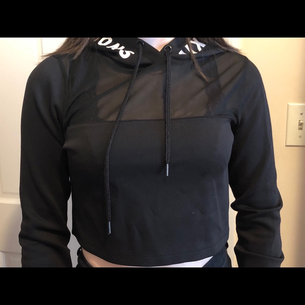 Black Cropped Sweatshirt